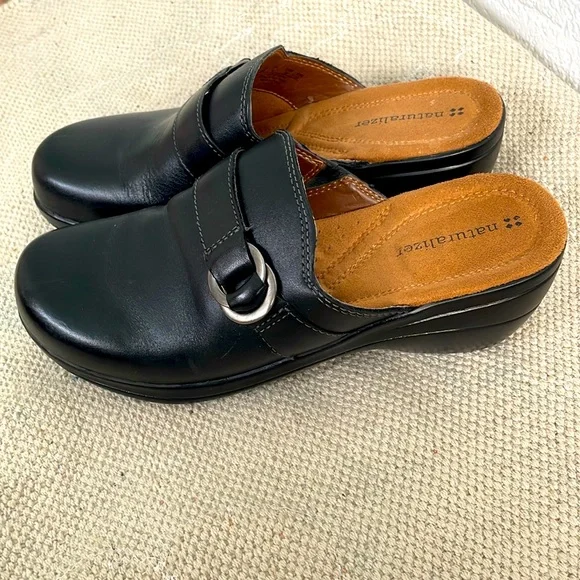 Naturalizer Black Leather Clogs‎ with Silver Buckle Embellishment size 8M - Picture 4 of 9